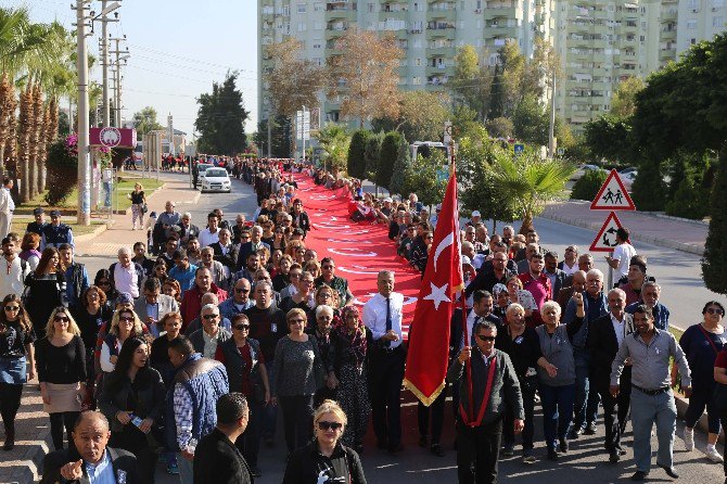 Mersinliler Bin 730 Metrelik Ata’ya Saygı Zinciri Oluşturdu