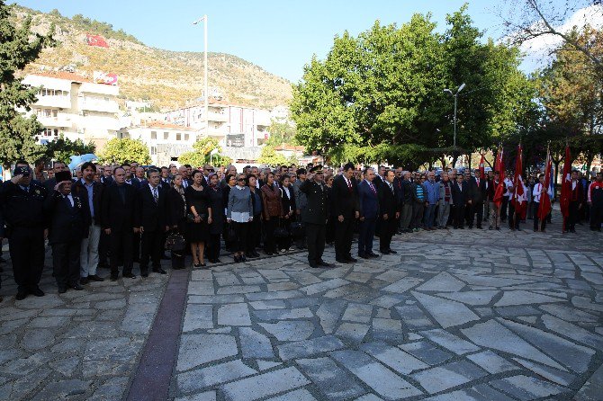 Finike’de Atatürk Özlemle Anıldı