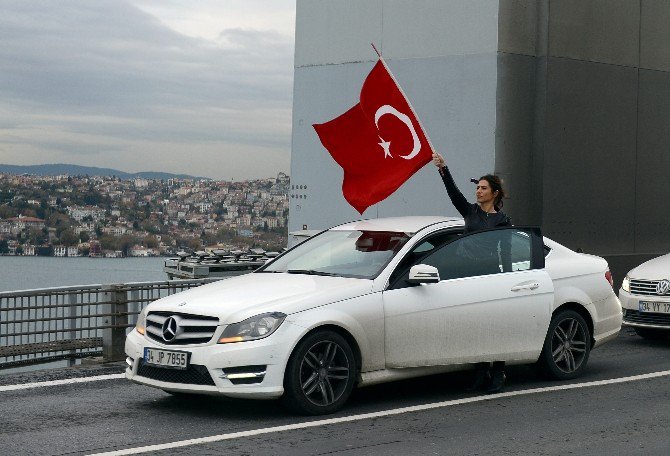 15 Temmuz Şehitler Köprüsü’nde Saat 09.05’te Hayat Durdu