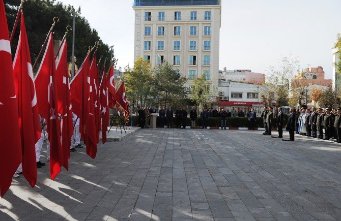 Van’da Atatürk’ü Anma Programı