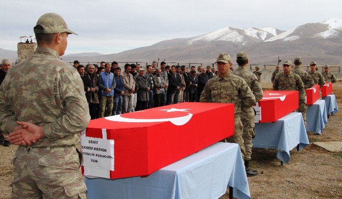 Güvenlik Korucuları Gözyaşları Arasında Defnedildi