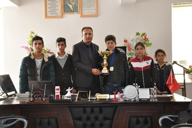 Bulanıklı Sporcular, 10 Kasım Atatürk’ü Anma Koşusunda Türkiye Birincisi Oldular