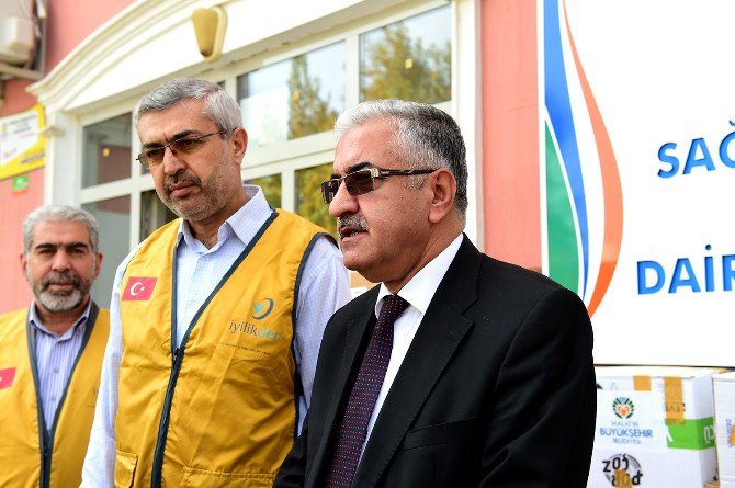 Büyükşehir Belediyesinden Suriyeli Mültecilere İlaç Yardımı