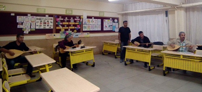 Efeler’de Bağlama Kursu Açıldı