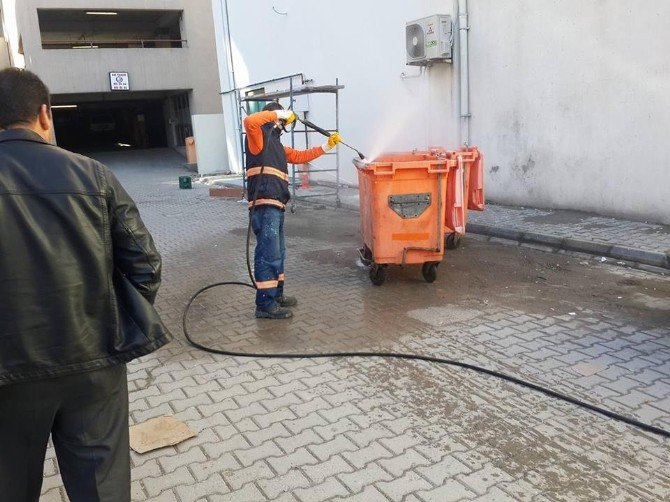 Çöp Bidonları Dezenfekte Edildi