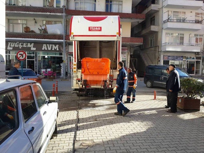 Çöp Bidonları Dezenfekte Edildi