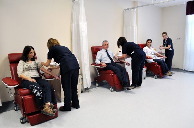 Öğretmen Ve Öğrenciler Kök Hücre Bağışladı