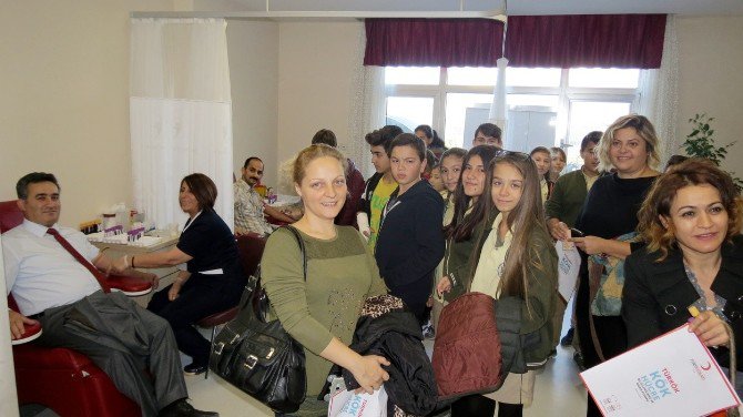 Öğretmen Ve Öğrenciler Kök Hücre Bağışladı