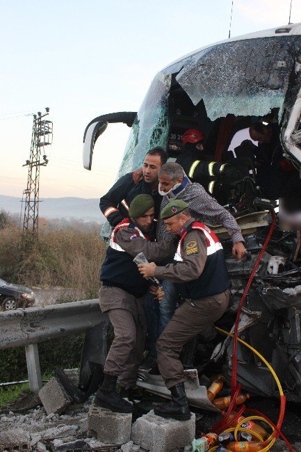 Düzce’de Feci Kaza: 1 Ölü, 10 Yaralı