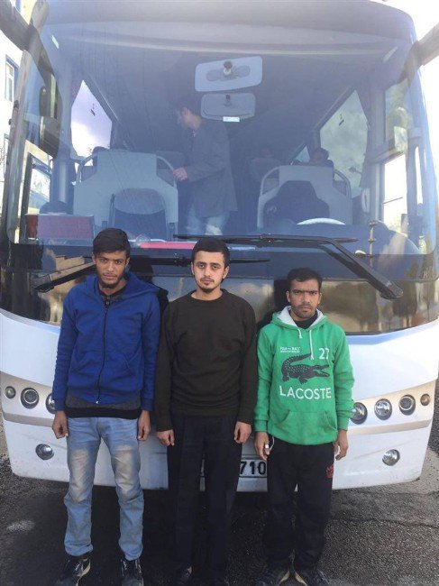 Edirne’de 60 Kaçak Göçmen Ve 4 Organizatör Yakalandı