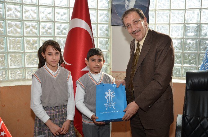 Eğitimci Başkan’dan Eğitime Destek