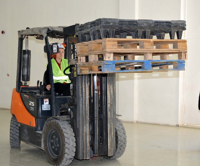 Bayan Forkliftçiler İş Başı Yaptı