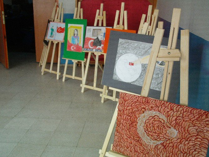 Hem’de Atatürk Resimleri Sergisi Açıldı