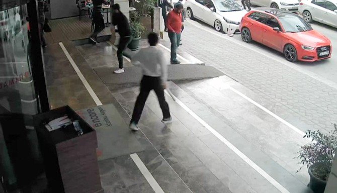 Otopark Görevlisine Kızan Şahıslar Terör Estirdi