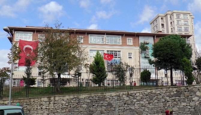 Öğrenciye Dayak Velileri İsyan Ettirdi