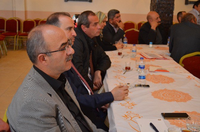 Başkan Gülcüoğlu, "Mesleki Eğitim Yoluyla Engelsiz Hayata" Projesini Muhtarlara Anlattı