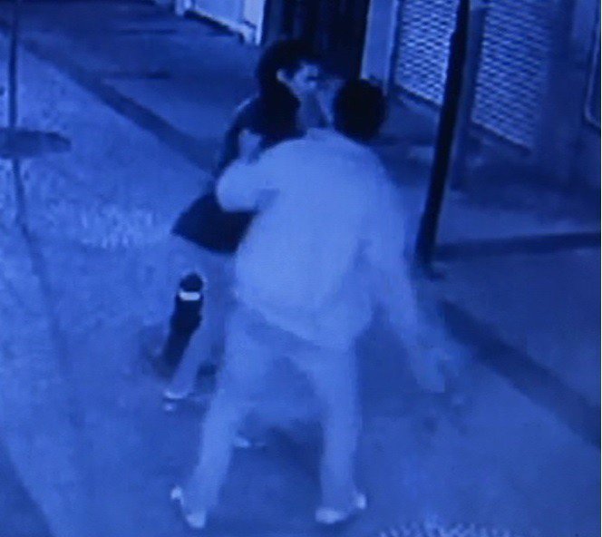 Tartıştığı Kız Arkadaşını Sokak Ortasında Tokatladı