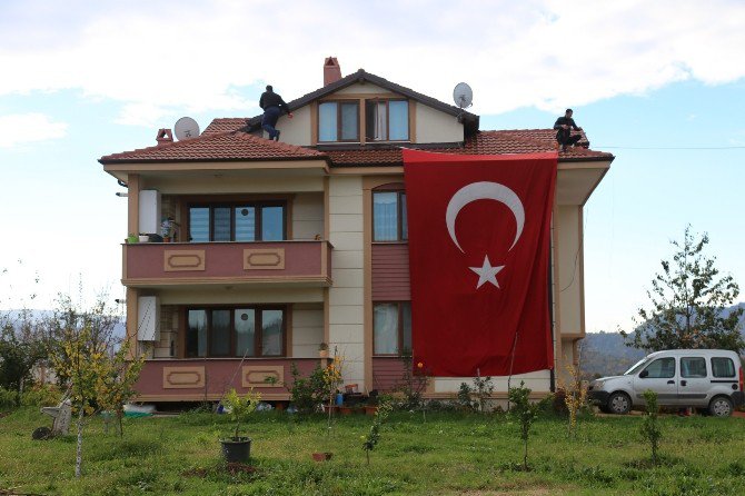 Şehit Kaymakam Safitürk’ün Evine Ateş Düştü