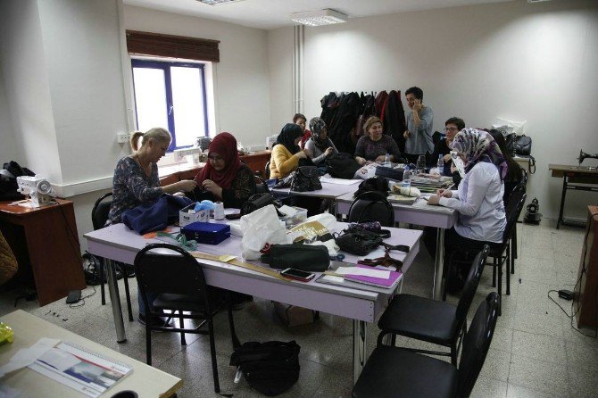 Omek Eğitimleri Giysi Masraflarına Da Çare Oluyor