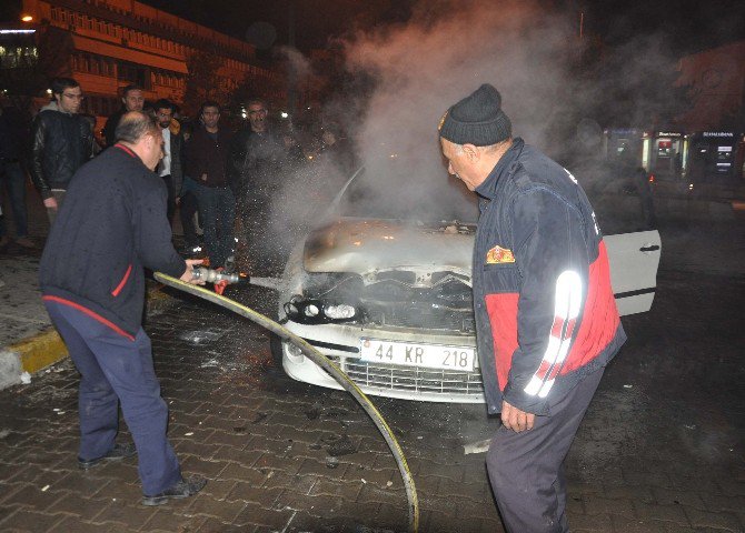 Park Halindeki Araç Alev Aldı