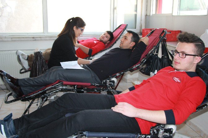 Malatya Rekor Temel Lisesi Kızılay İçin Kan Bağışında Bulundu