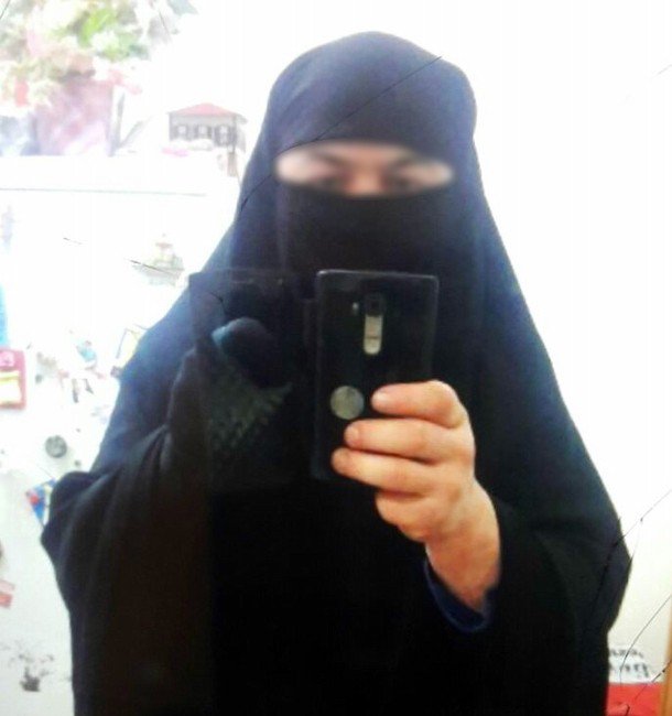 Çocuklarını Görmek İçin Çarşaf Giyince Canlı Bomba Zannedilip Dayak Yedi