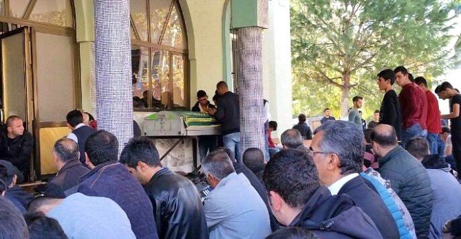 Kazada Ölen Muavin Gözyaşları İçinde Toprağa Verildi