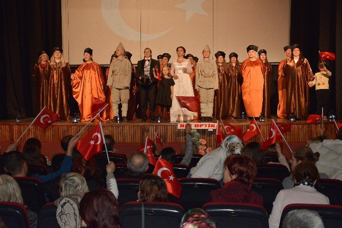 Anneler 10 Kasım İçin Sahne Aldı