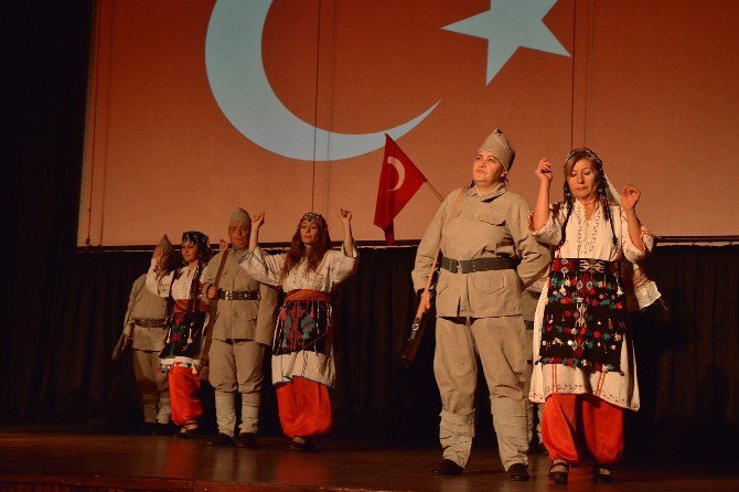 Anneler 10 Kasım İçin Sahne Aldı