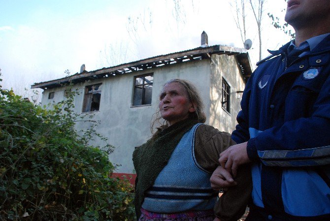 70 Yaşındaki Kadının Evi Kül Oldu