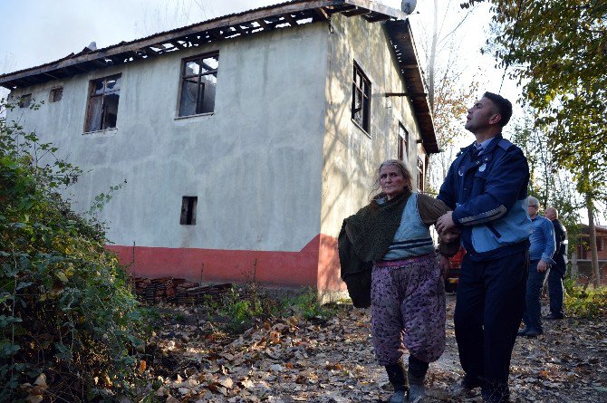 70 Yaşındaki Kadının Evi Kül Oldu