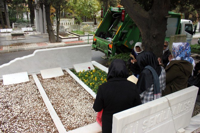Kemal Sunal’ı Doğum Gününde Sevenleri Unutmadı