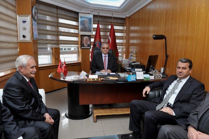 Vali Çelik, Türkiye Emekliler Derneği Eskişehir Şubesi’ni Ziyaret Etti