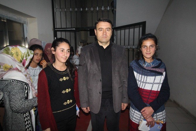 Vali Işın Öğrencilerle Yemek Yedi