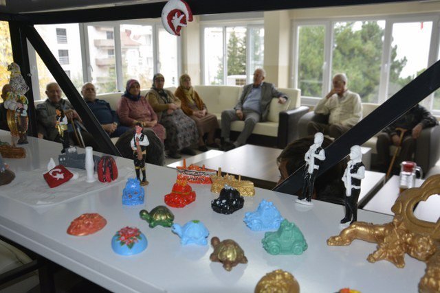 Huzurevinde Yaşam Boyu Sanat Yaşama Bağlıyor