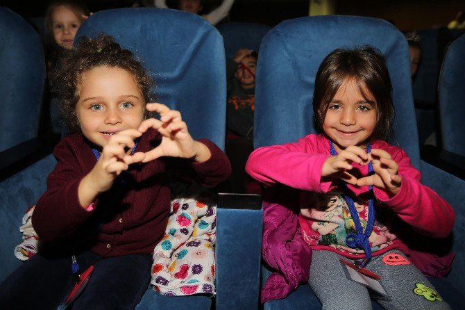 Yenimahalleli Çocuklara Balon Şov