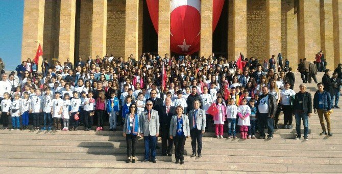 Rotaryenler Atatürk İçin Mevlit Okutup 350 Çocuğu Anıtkabir’e Götürdü