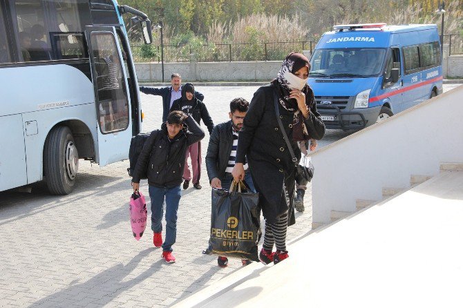 Antalya’da 253 Kaçak Göçmen Yakalandı, 2 Kişi Gözaltına Alındı