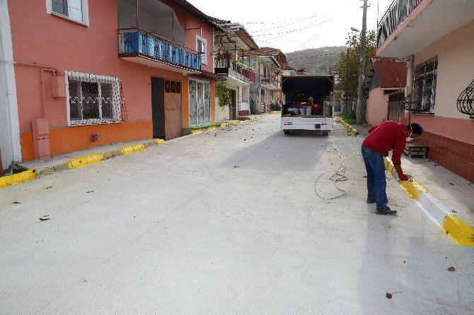 Başiskele Yollar Çiziliyor Bordürler Boyanıyor