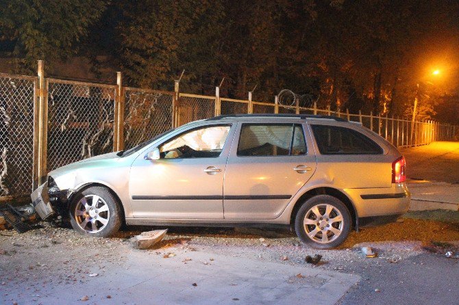 Havale Geçiren Bebeği Hastaneye Götüren Otomobil Kaza Yaptı: 3 Yaralı