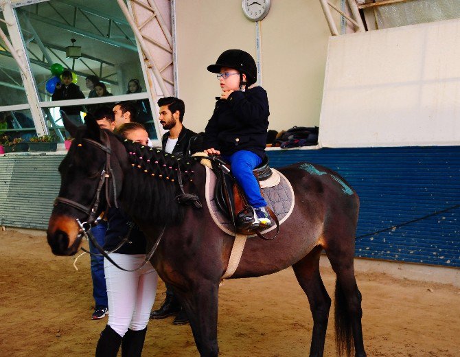 Beylikdüzü’nde 1’inci At Yarışları Ve Pony Festivali