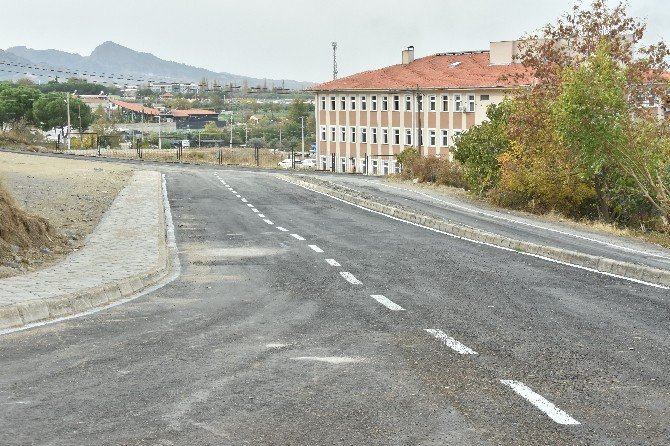 Salihli Belediyesi Okul Yollarına El Attı