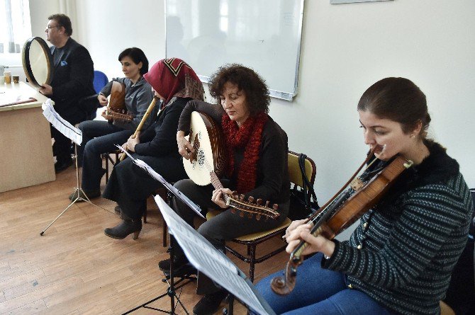 Mamak’ta Haftanın Altı Günü Türk Sanat Müziği Eğitimi