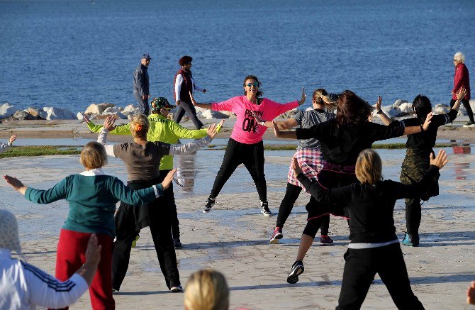 Karşıyakalılar Güne Sporla Başlıyor