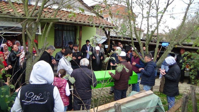 Eşi Tarafından Yakılarak Öldürülen Kadın Toprağa Verildi