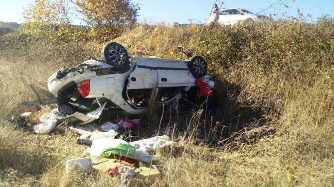 Balıkesir’de Trafik Kazası: 3 Yaralı