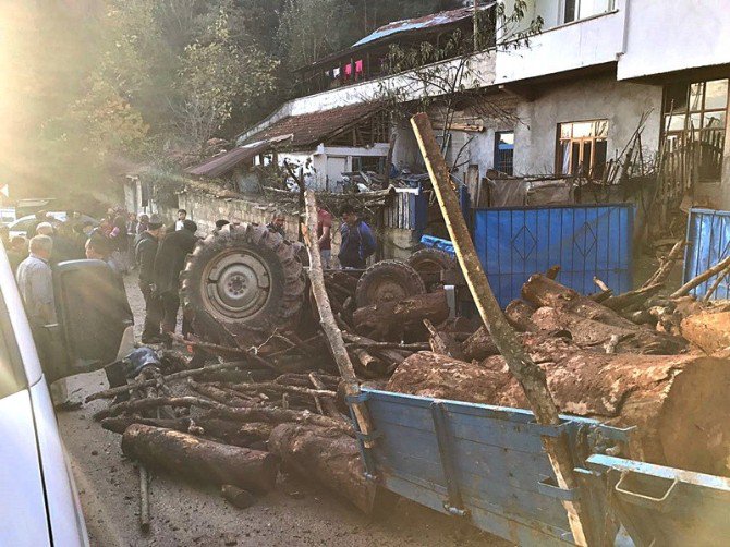 Bartın’da Traktör Devrildi: 4 Yaralı