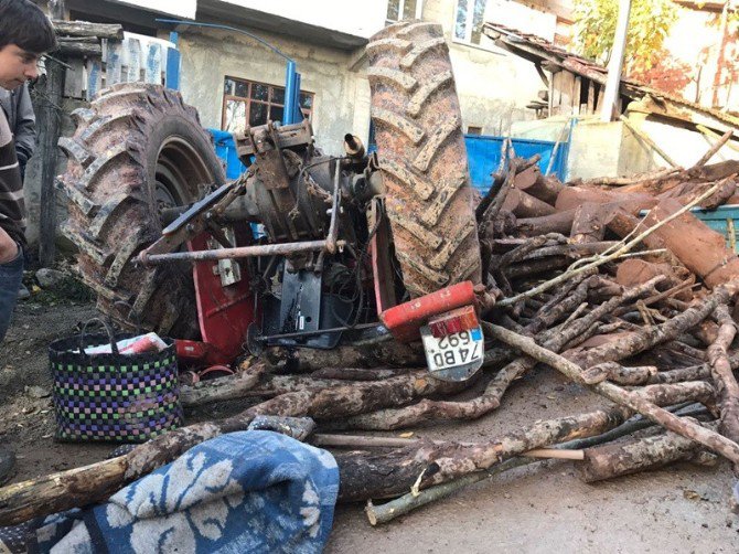 Bartın’da Traktör Devrildi: 4 Yaralı