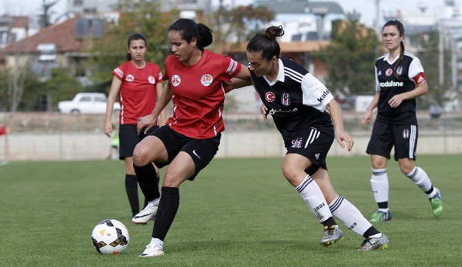 Dişi Ronaldinho Beşiktaş’ı Yıktı