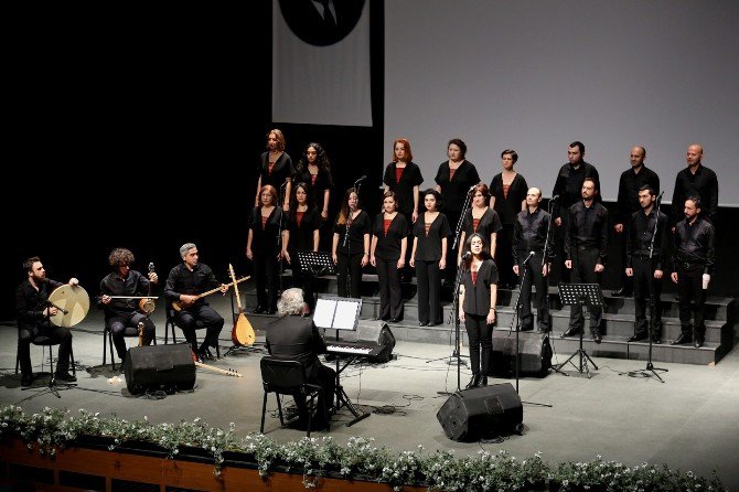 Ruhi Su Dostlar Korosu’ndan Unutulmaz Performans